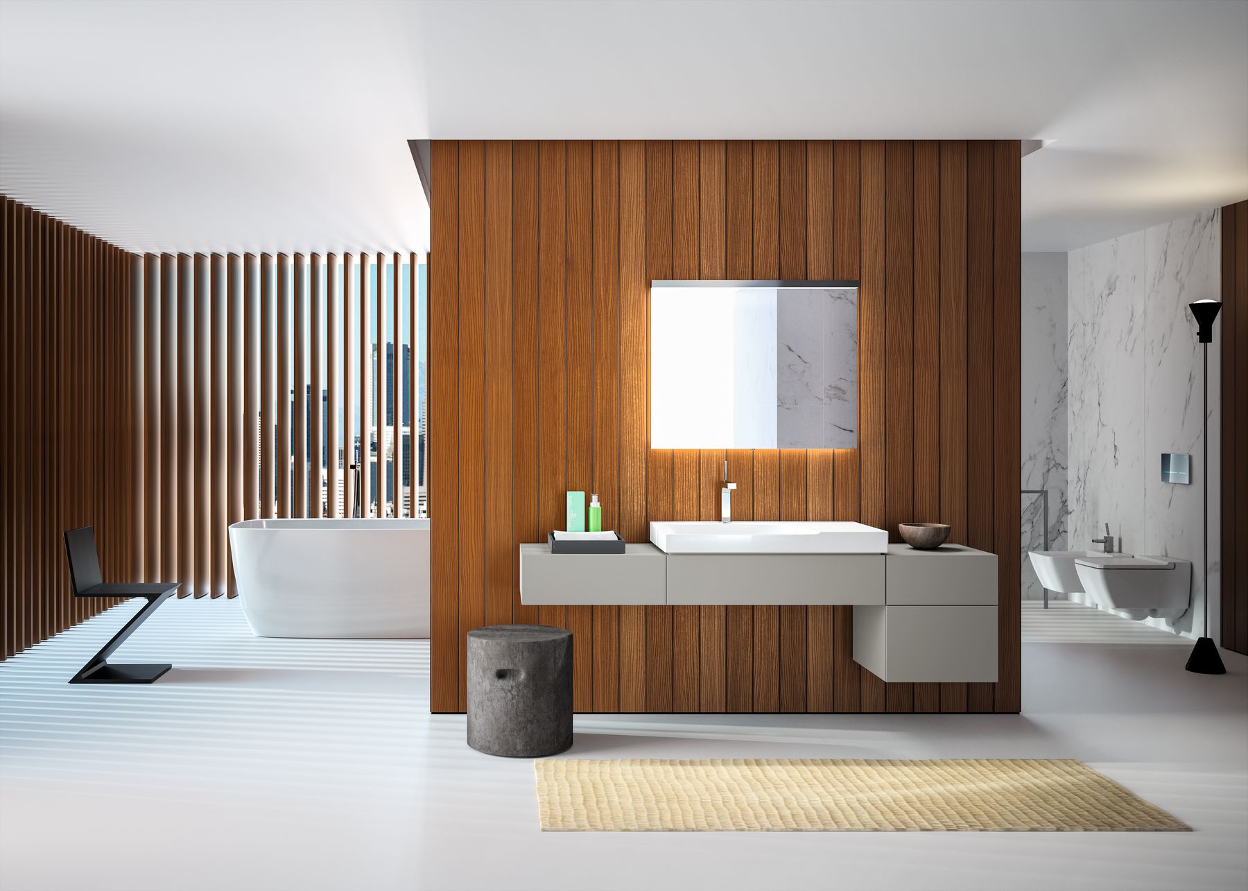 Modernes Badezimmer mit Holzverkleidung, freistehender Badewanne und großem Spiegel